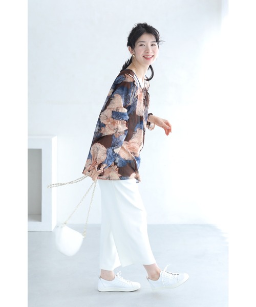 cawaii(カワイイ)の「ふんわりと咲く花を描いたシアーブラウストップス(シャツ/ブラウス・レディース・マルチ・FREE)」の8枚目の写真