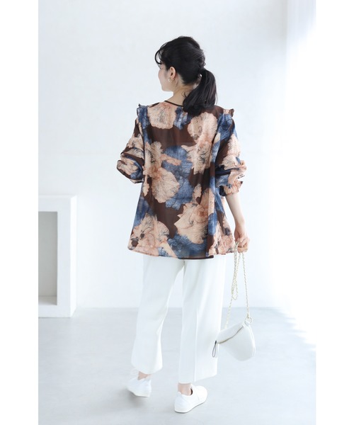 cawaii(カワイイ)の「ふんわりと咲く花を描いたシアーブラウストップス(シャツ/ブラウス・レディース・マルチ・FREE)」の7枚目の写真