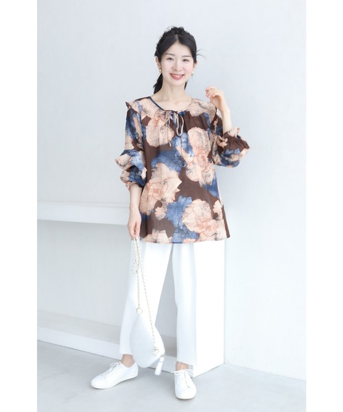 cawaii(カワイイ)の「ふんわりと咲く花を描いたシアーブラウストップス(シャツ/ブラウス・レディース・マルチ・FREE)」の5枚目の写真