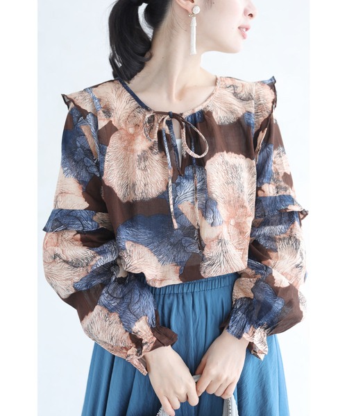 cawaii(カワイイ)の「ふんわりと咲く花を描いたシアーブラウストップス(シャツ/ブラウス・レディース・マルチ・FREE)」の11枚目の写真