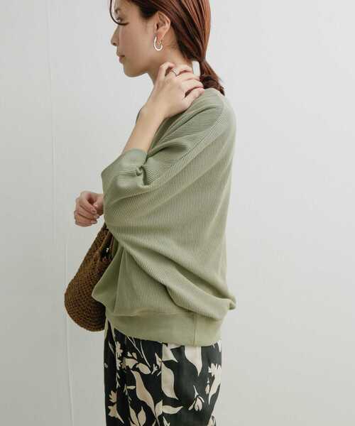 URBAN RESEARCH DOORS（アーバンリサーチドアーズ）の「タックフライスワイドTシャツ（Tシャツ/カットソー・レディース・ブラック/ベージュ/オフホワイト/カーキ・MEDIUM）」の7枚目の写真