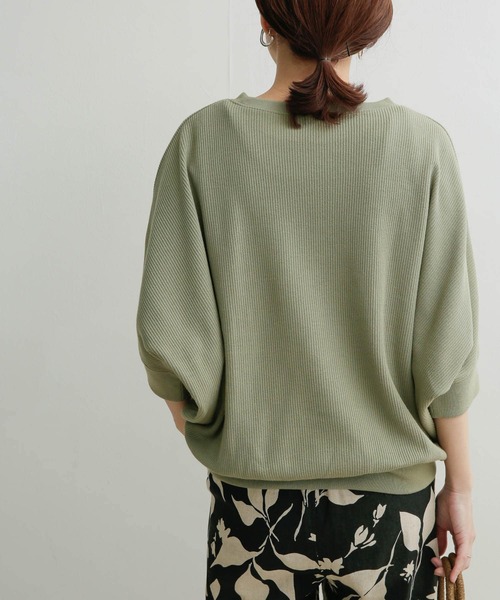 URBAN RESEARCH DOORS（アーバンリサーチドアーズ）の「タックフライスワイドTシャツ（Tシャツ/カットソー・レディース・ブラック/ベージュ/オフホワイト/カーキ・MEDIUM）」の9枚目の写真