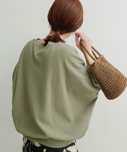 URBAN RESEARCH DOORS（アーバンリサーチドアーズ）の「タックフライスワイドTシャツ（Tシャツ/カットソー・レディース・ブラック/ベージュ/オフホワイト/カーキ・MEDIUM）」の11枚目の写真