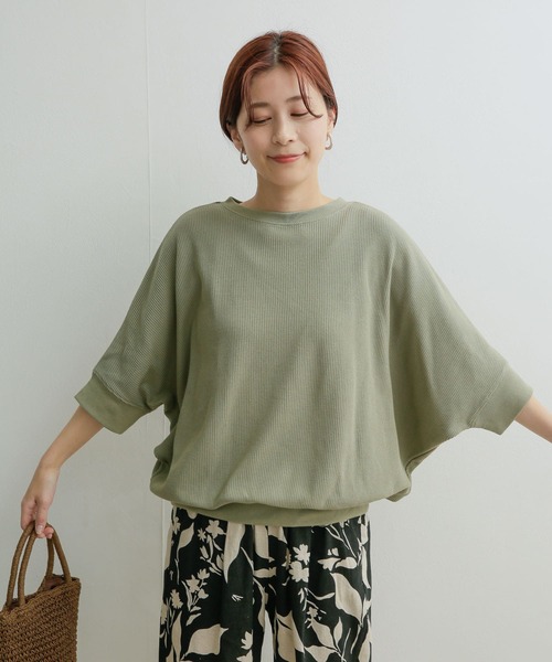 URBAN RESEARCH DOORS（アーバンリサーチドアーズ）の「タックフライスワイドTシャツ（Tシャツ/カットソー・レディース・ブラック/ベージュ/オフホワイト/カーキ・MEDIUM）」の13枚目の写真