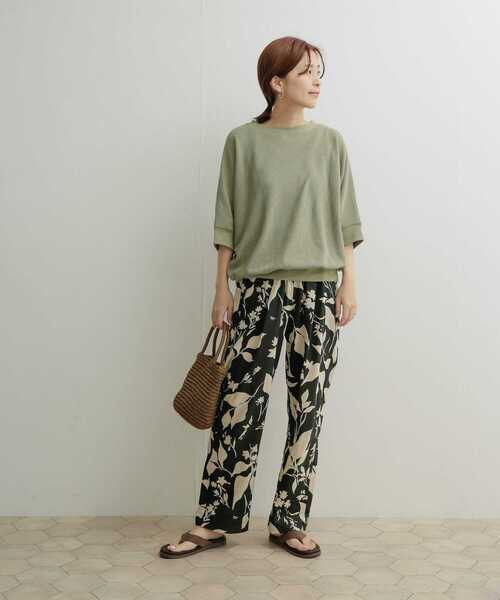 URBAN RESEARCH DOORS（アーバンリサーチドアーズ）の「タックフライスワイドTシャツ（Tシャツ/カットソー・レディース・ブラック/ベージュ/オフホワイト/カーキ・MEDIUM）」の17枚目の写真