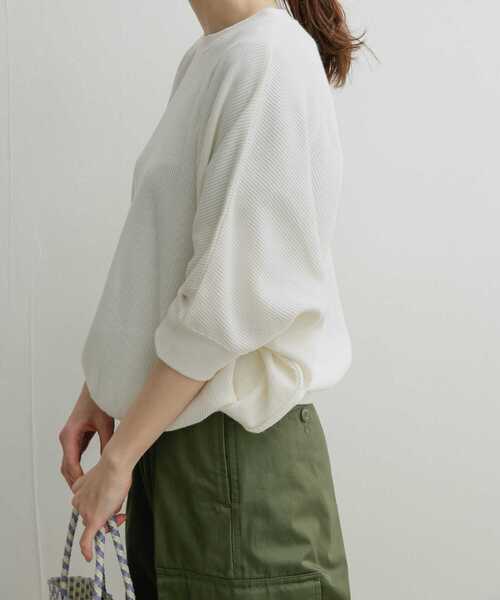 URBAN RESEARCH DOORS（アーバンリサーチドアーズ）の「タックフライスワイドTシャツ（Tシャツ/カットソー・レディース・ブラック/ベージュ/オフホワイト/カーキ・MEDIUM）」の21枚目の写真