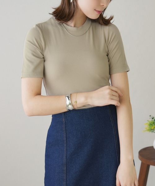 IAMUSE（アイアミューズ）の「【長め袖が二の腕を華奢見せ】テレコリブクルーネック半袖Tシャツ S0440【IAMUSE】（Tシャツ/カットソー・レディース・ブラック/アイボリー/モカ/グリーン系その他/モスグリーン/グレイッシュベージュ・FREE）」の4枚目の写真