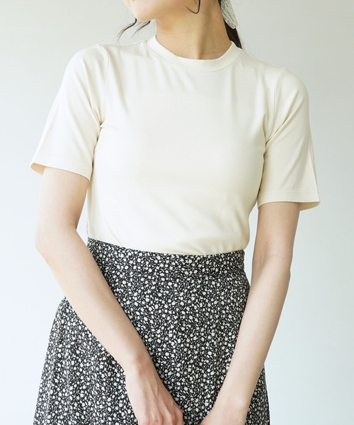 IAMUSE（アイアミューズ）の「【長め袖が二の腕を華奢見せ】テレコリブクルーネック半袖Tシャツ S0440【IAMUSE】（Tシャツ/カットソー・レディース・ブラック/アイボリー/モカ/グリーン系その他/モスグリーン/グレイッシュベージュ・FREE）」の19枚目の写真