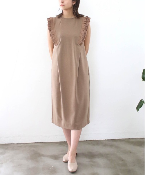 Marilyn Moon（マリリンムーン）の「タックフリルスリーブコクーン 