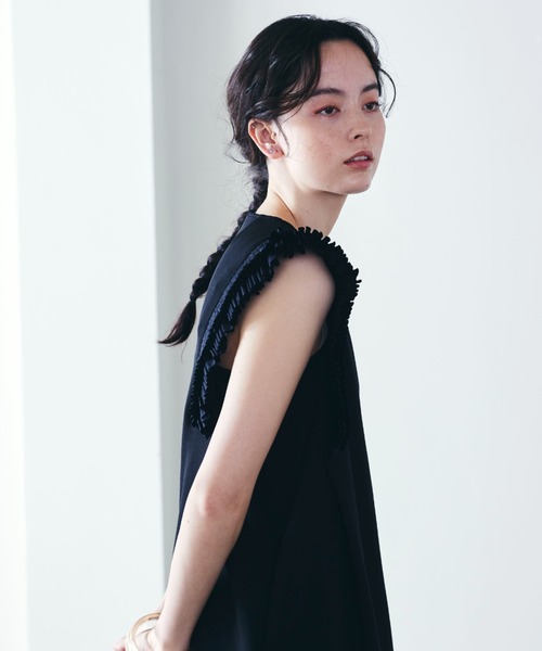 Marilyn Moon（マリリンムーン）の「タックフリルスリーブ