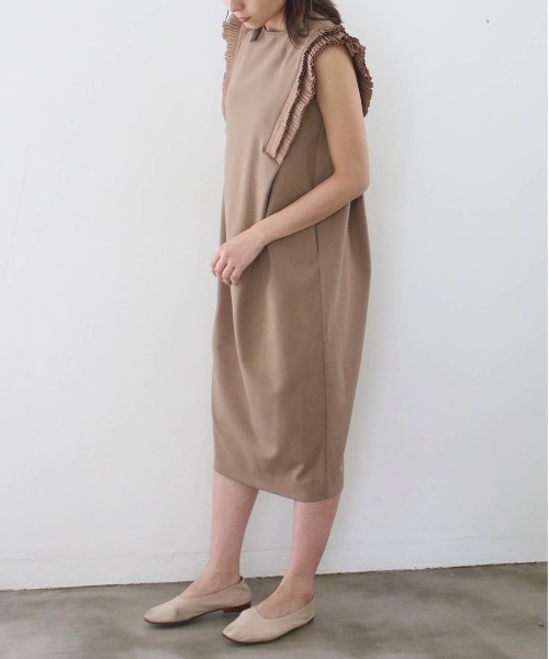 【新品タグ付】マリリンムーン ハーフスリーブタックフリルコクーンドレス 新品タグ付】マリリンムーン ハーフスリーブタックフリル