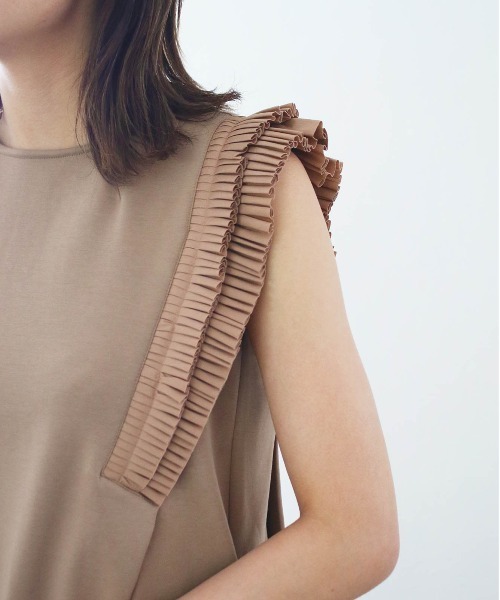 Marilyn Moon（マリリンムーン）の「タックフリルスリーブ