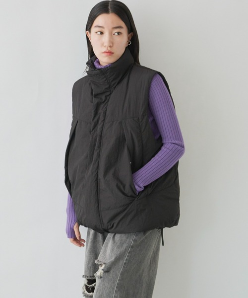 Auntie Rosa Holiday（アンティローザホリデー）の「中綿スタンドベスト（ダウンベスト・レディース・ブラック/ベージュ・FREE）」の5枚目の写真