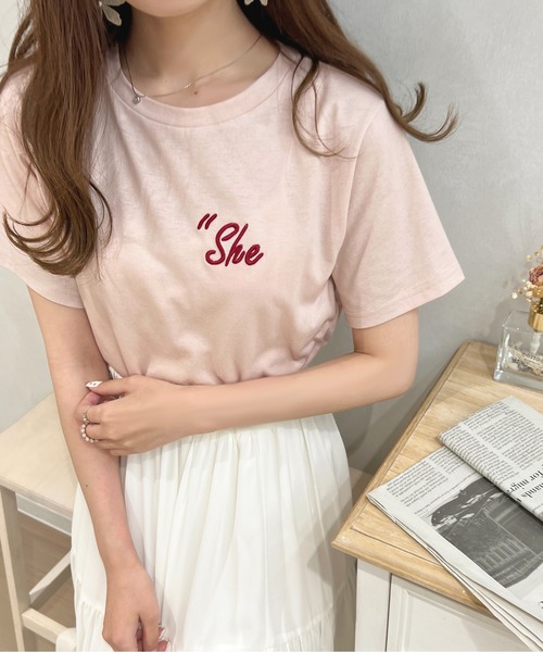 apres jour（アプレジュール）の「ロゴ刺繍Tシャツ【ZOZOTOWN限定アイテム】（Tシャツ/カットソー・レディース・ライトピンク/ブラック/アイボリー/オフホワイト・X-LARGE/フリー）」の4枚目の写真