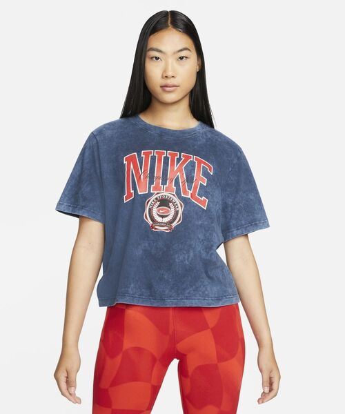 NIKE(ナイキ)の「ナイキ スポーツウェア ウィメンズ Tシャツ / Nike Sportswear Women's T-Shirt(Tシャツ/カットソー・レディース・ネイビー/ゴールド/ブラック・L/M/S/XL/2XL/XS)」の6枚目の写真