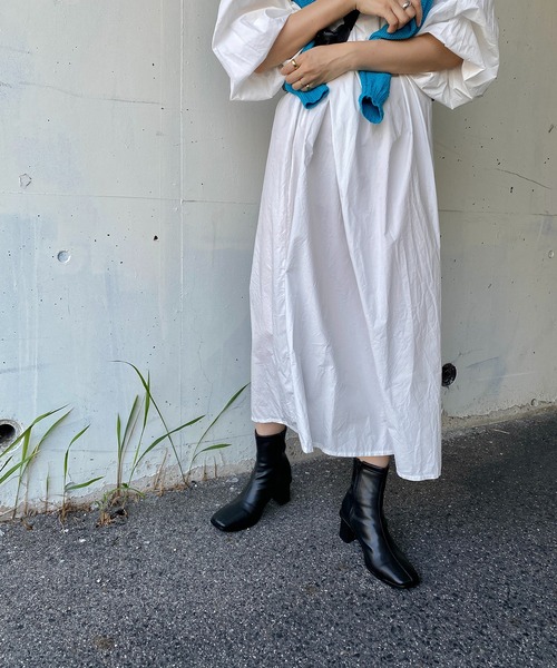 y/m by RIKA（イムバイリカ）の「スクエアショートブーツ（ブーツ・レディース・アイボリー/ブラック・MEDIUM/LARGE/SMALL）」の16枚目の写真