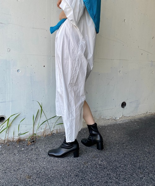 y/m by RIKA（イムバイリカ）の「スクエアショートブーツ（ブーツ・レディース・アイボリー/ブラック・MEDIUM/LARGE/SMALL）」の9枚目の写真