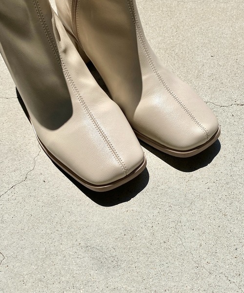 y/m by RIKA（イムバイリカ）の「スクエアショートブーツ（ブーツ・レディース・アイボリー/ブラック・MEDIUM/LARGE/SMALL）」の12枚目の写真