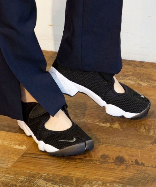 NIKE（ナイキ）の「NIKE WMNS AIR RIFT BR 848386-001（サンダル・レディース・ブラック・26cm/23㎝/24㎝/25㎝）」の2枚目の写真