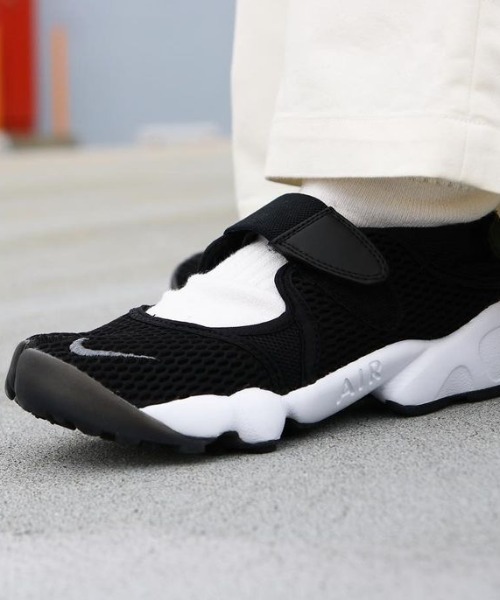 NIKE（ナイキ）の「NIKE WMNS AIR RIFT BR 848386-001（サンダル・レディース・ブラック・26cm/23㎝/24㎝/25㎝）」の5枚目の写真