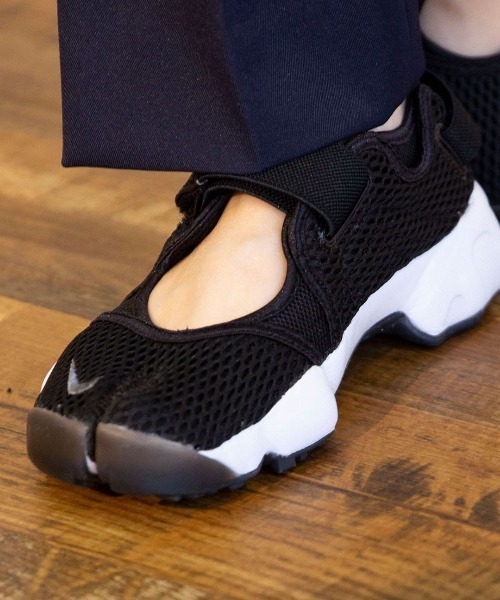 NIKE（ナイキ）の「NIKE WMNS AIR RIFT BR 848386-001（サンダル・レディース・ブラック・26cm/23㎝/24㎝/25㎝）」の3枚目の写真
