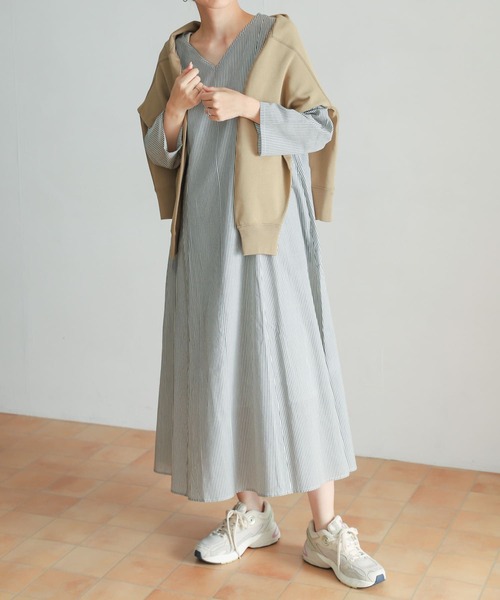 URBAN RESEARCH DOORS(アーバンリサーチドアーズ)の「Vネックストライプフレアワンピース(ワンピース・レディース・ホワイト系その他/ナチュラル・MEDIUM)」の7枚目の写真