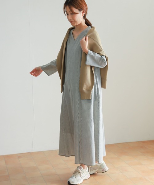 URBAN RESEARCH DOORS(アーバンリサーチドアーズ)の「Vネックストライプフレアワンピース(ワンピース・レディース・ホワイト系その他/ナチュラル・MEDIUM)」の9枚目の写真