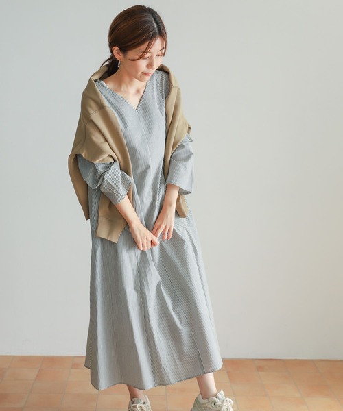 URBAN RESEARCH DOORS(アーバンリサーチドアーズ)の「Vネックストライプフレアワンピース(ワンピース・レディース・ホワイト系その他/ナチュラル・MEDIUM)」の11枚目の写真