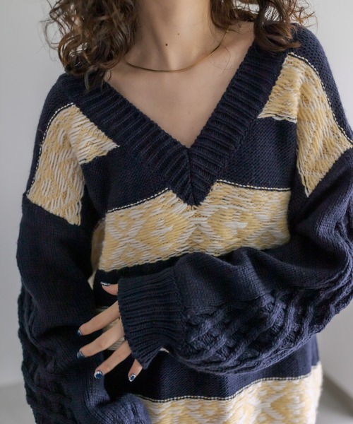 mystic（ミスティック）の「ジャガードクルーVニット（ニット/セーター・レディース・ベージュ/ネイビー/チャコールグレー・FREE）」の3枚目の写真