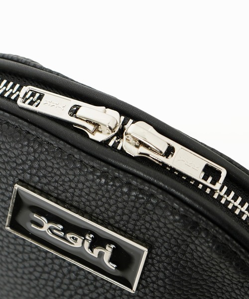 X-girl（エックスガール）の「FAUX LEATHER ROUND POUCH（ポーチ・レディース・ブラック/ホワイト/ベージュ・ONE SIZE）」の5枚目の写真