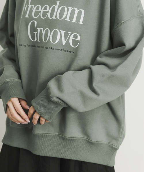 URBAN RESEARCH(アーバンリサーチ)の「裏起毛ロゴスウェット(スウェット・レディース・グリーン系その他/グレー系その他・FREE)」の13枚目の写真