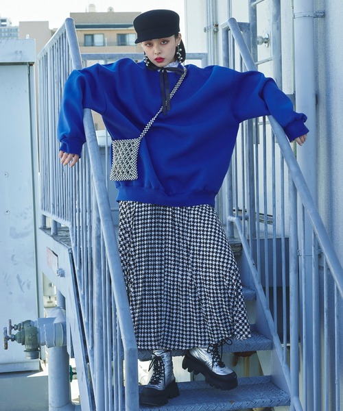 Narcissus(ナルシス)の「【Narcissus】シンプルスウェット(スウェット・レディース・ブラック/ブルー・FREE)」の5枚目の写真