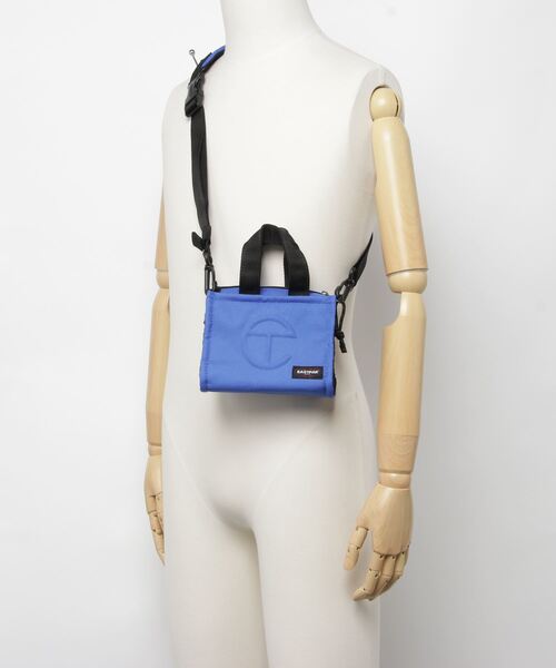 TELFAR（テルファー）の「TELFAR×Eastpak/テルファー×イーストパック/CIRCLE BAG TELFAR BLUE（ショルダーバッグ・メンズ・ブルー・F）」の5枚目の写真