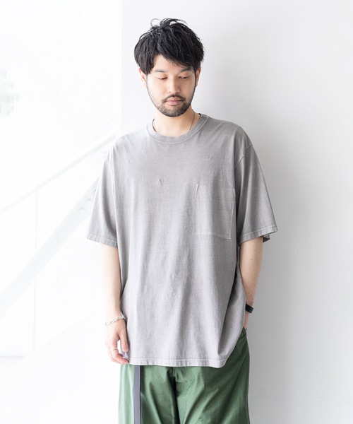 ATTACHMENT（アタッチメント）の「コットンジャージ ポケットレス S/S TEE  /  CO JERSEY POCKETLESS S/S TEE（Tシャツ/カットソー・メンズ・グレー/ブラック・2/1/3）」の2枚目の写真