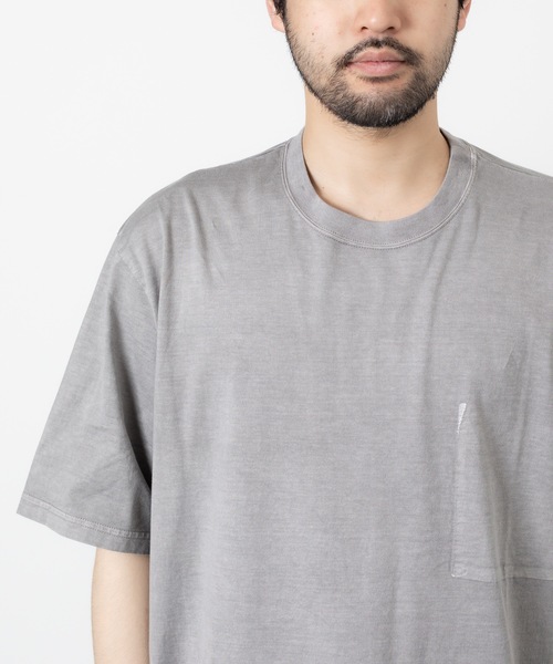 ATTACHMENT（アタッチメント）の「コットンジャージ ポケットレス S/S TEE  /  CO JERSEY POCKETLESS S/S TEE（Tシャツ/カットソー・メンズ・グレー/ブラック・2/1/3）」の7枚目の写真