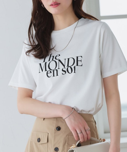 Pierrot（ピエロ）の「【接触冷感・イージーケア】選べるロゴTシャツ（Tシャツ/カットソー・レディース・グレー系その他2/ホワイト系その他/ホワイト系その他2/グレー系その他/ホワイト系その他3/ブルー系その他/ブルー系その他2/ホワイト系4/ホワイト系その他4/ホワイト×シルバー/チャコールグレー×ブラック/ホワイト×ブラック/ホワイト系その他5/ベージュ系その他/ブラック×グレー/ネイビー×ホワイト/ブラック系その他/ベージュ系その他2/グレー系その他3/ブルー系その他3/ホワイト系その他6/ホワイト×ゴールド/ホワイト系その他7/ホワイト系/グレー×ホワイト/ホワイト×グレー/ベージュ系その他3/オフホワイト/ホワイト×ネイビー/ネイビー・L/M）」の2枚目の写真