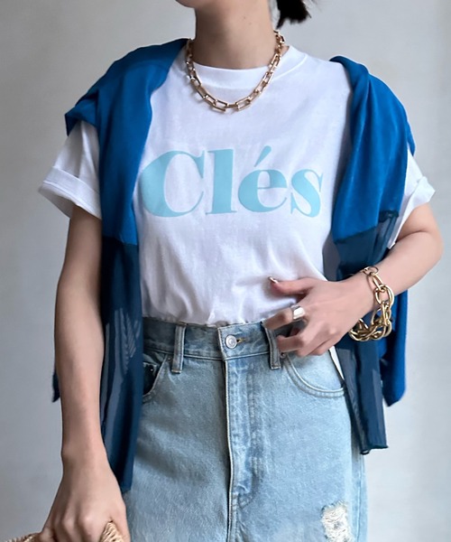 DouDou(ドゥドゥ)の「【WEB限定】ClesフロッキーロゴTEE(Tシャツ/カットソー・レディース・ベージュ/ホワイト/チャコールグレー/オフホワイト・FREE)」の3枚目の写真