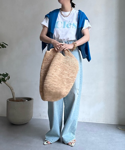 DouDou(ドゥドゥ)の「【WEB限定】ClesフロッキーロゴTEE(Tシャツ/カットソー・レディース・ベージュ/ホワイト/チャコールグレー/オフホワイト・FREE)」の5枚目の写真