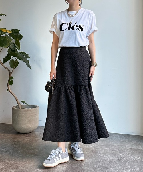 DouDou(ドゥドゥ)の「【WEB限定】ClesフロッキーロゴTEE(Tシャツ/カットソー・レディース・ベージュ/ホワイト/チャコールグレー/オフホワイト・FREE)」の6枚目の写真