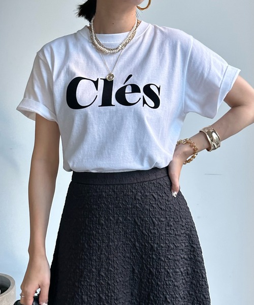 DouDou(ドゥドゥ)の「【WEB限定】ClesフロッキーロゴTEE(Tシャツ/カットソー・レディース・ベージュ/ホワイト/チャコールグレー/オフホワイト・FREE)」の12枚目の写真