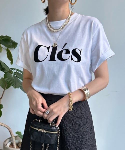 DouDou(ドゥドゥ)の「【WEB限定】ClesフロッキーロゴTEE(Tシャツ/カットソー・レディース・ベージュ/ホワイト/チャコールグレー/オフホワイト・FREE)」の19枚目の写真