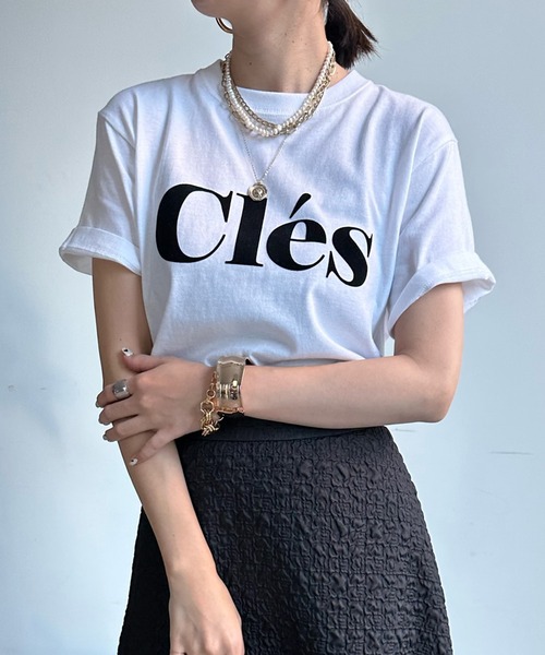 DouDou(ドゥドゥ)の「【WEB限定】ClesフロッキーロゴTEE(Tシャツ/カットソー・レディース・ベージュ/ホワイト/チャコールグレー/オフホワイト・FREE)」の16枚目の写真