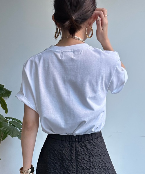 DouDou(ドゥドゥ)の「【WEB限定】ClesフロッキーロゴTEE(Tシャツ/カットソー・レディース・ベージュ/ホワイト/チャコールグレー/オフホワイト・FREE)」の20枚目の写真