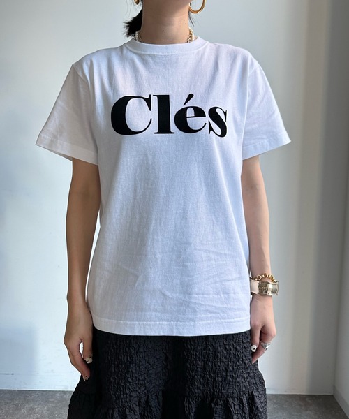 DouDou(ドゥドゥ)の「【WEB限定】ClesフロッキーロゴTEE(Tシャツ/カットソー・レディース・ベージュ/ホワイト/チャコールグレー/オフホワイト・FREE)」の17枚目の写真