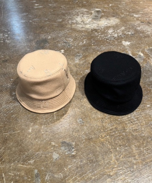 SEVESKIG（セヴシグ）の「SEVESKIG/セブシグ/B&D Award Bucket hat（ハット・メンズ・ブラック/ベージュ・MEDIUM/LARGE）」の3枚目の写真