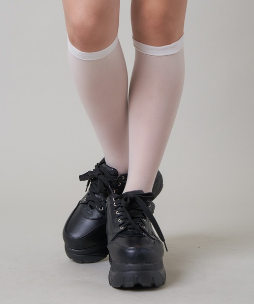 SPINNS（スピンズ）の「【ミニスカには必須！程よい透け感◎】シアー素材 ナイロンハイソックス（ソックス/靴下・レディース・ブラック/ホワイト・ONESIZE）」の22枚目の写真