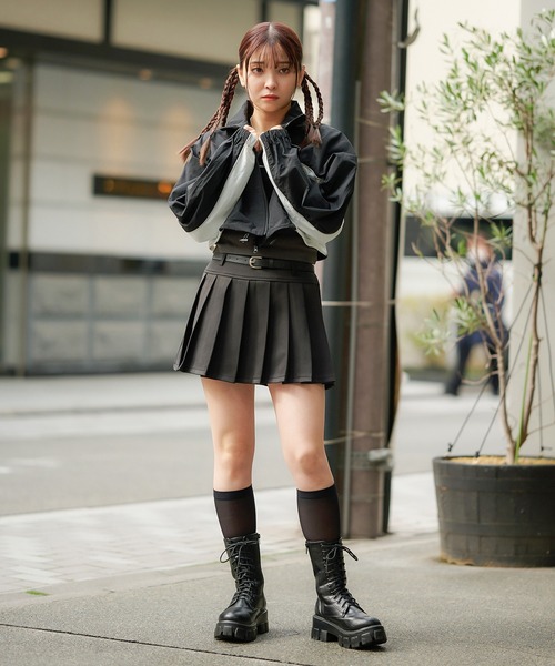 SPINNS（スピンズ）の「【ミニスカには必須！程よい透け感◎】シアー素材 ナイロンハイソックス（ソックス/靴下・レディース・ブラック/ホワイト・ONESIZE）」の17枚目の写真