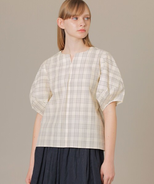 MACKINTOSH LONDON(マッキントッシュ ロンドン)の「ラインチェックコットンブラウス(シャツ/ブラウス・レディース・オフホワイト/チャコールグレー・38)」の2枚目の写真