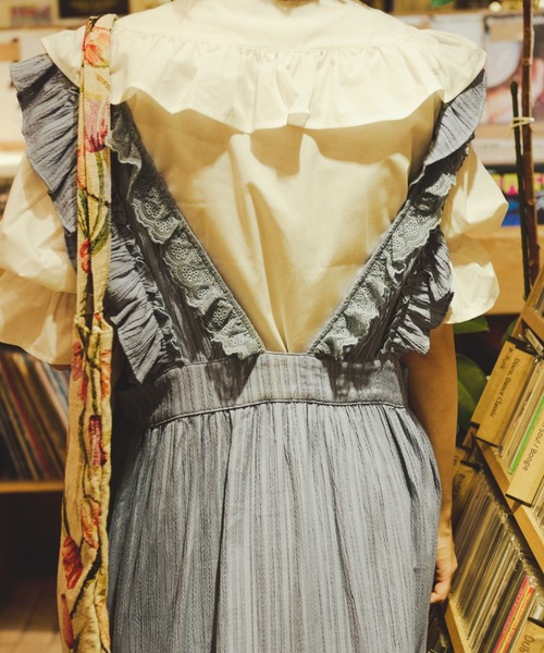 kutir(クティール)の「【クティールとレトロ】2WAYフリルキャミワンピース(ワンピース・レディース・オフホワイト/ブラック/ブルー・MEDIUM/SMALL/LARGE)」の5枚目の写真