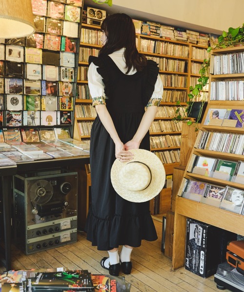 kutir(クティール)の「【クティールとレトロ】2WAYフリルキャミワンピース(ワンピース・レディース・オフホワイト/ブラック/ブルー・MEDIUM/SMALL/LARGE)」の21枚目の写真